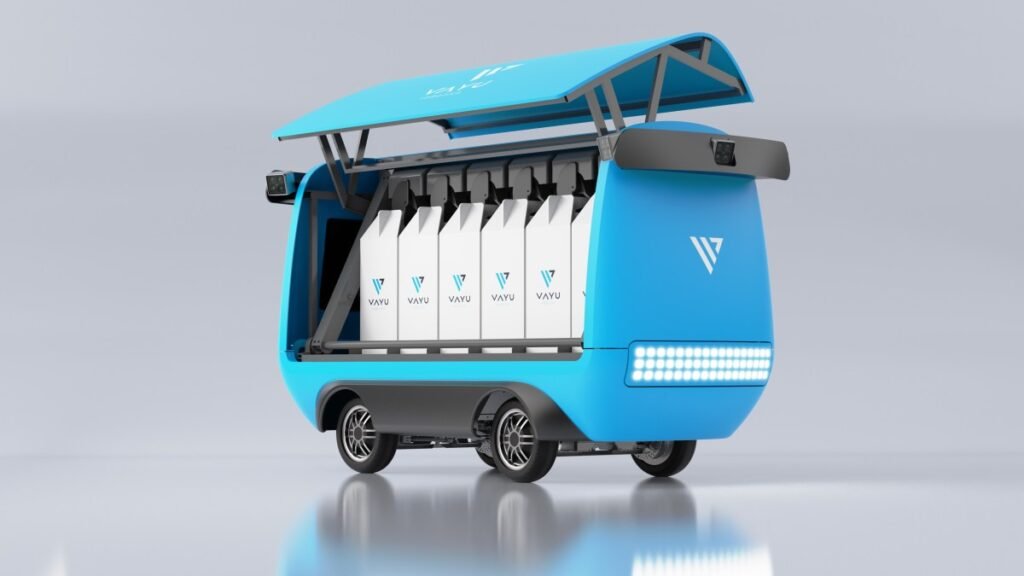 Worlds-first-automatic-cargo-unloading-mechanism-on-Vayus-delivery-robots