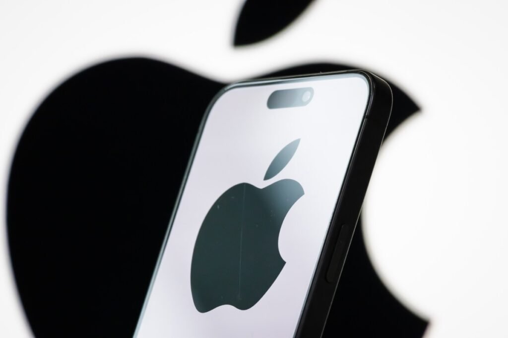 apple-on-phone