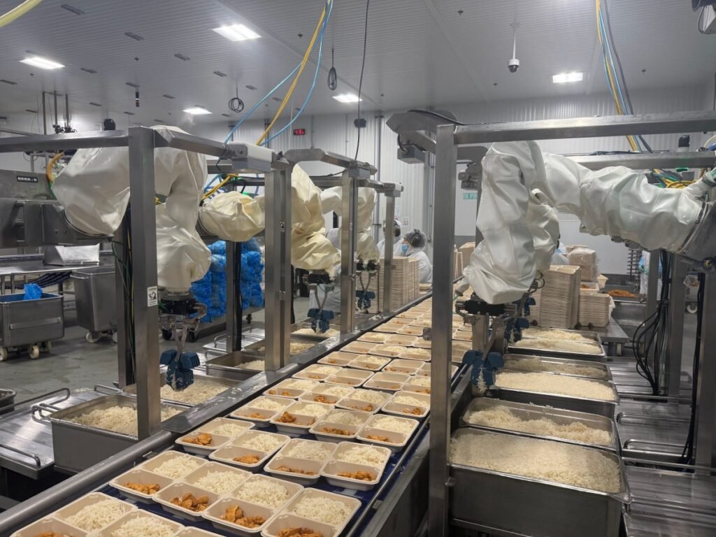 Chef-robots-deposit-rice-at-Chef-Bombay