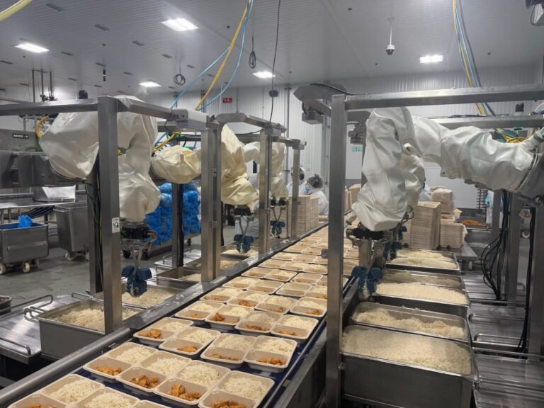 Chef-robots-deposit-rice-at-Chef-Bombay